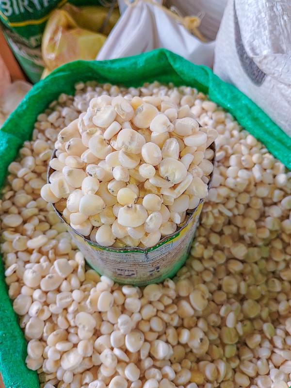 Dry white maize (muthokoi)